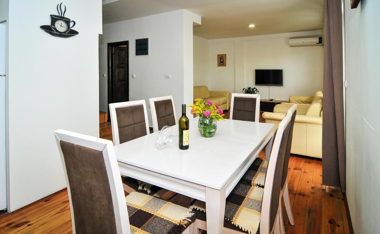 Milosavljevic Apartments Tivat Buitenkant foto