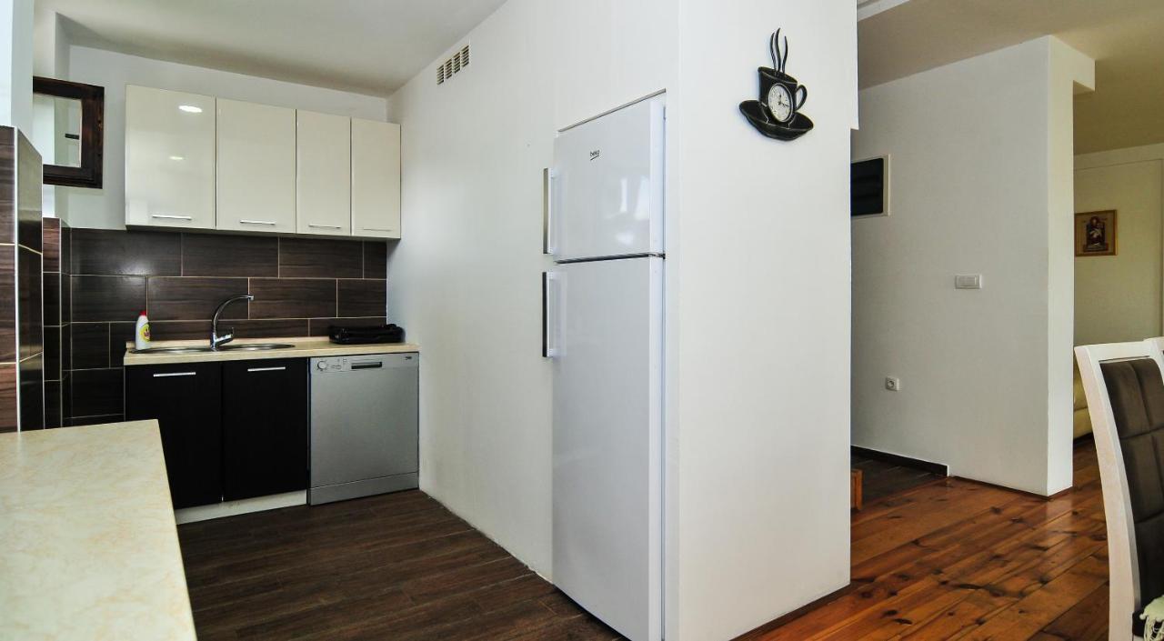 Milosavljevic Apartments Tivat Buitenkant foto