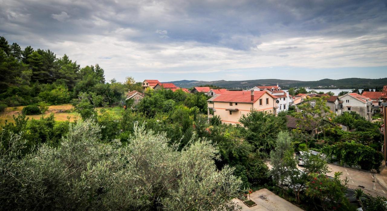 Milosavljevic Apartments Tivat Buitenkant foto