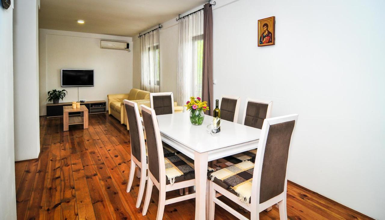 Milosavljevic Apartments Tivat Buitenkant foto