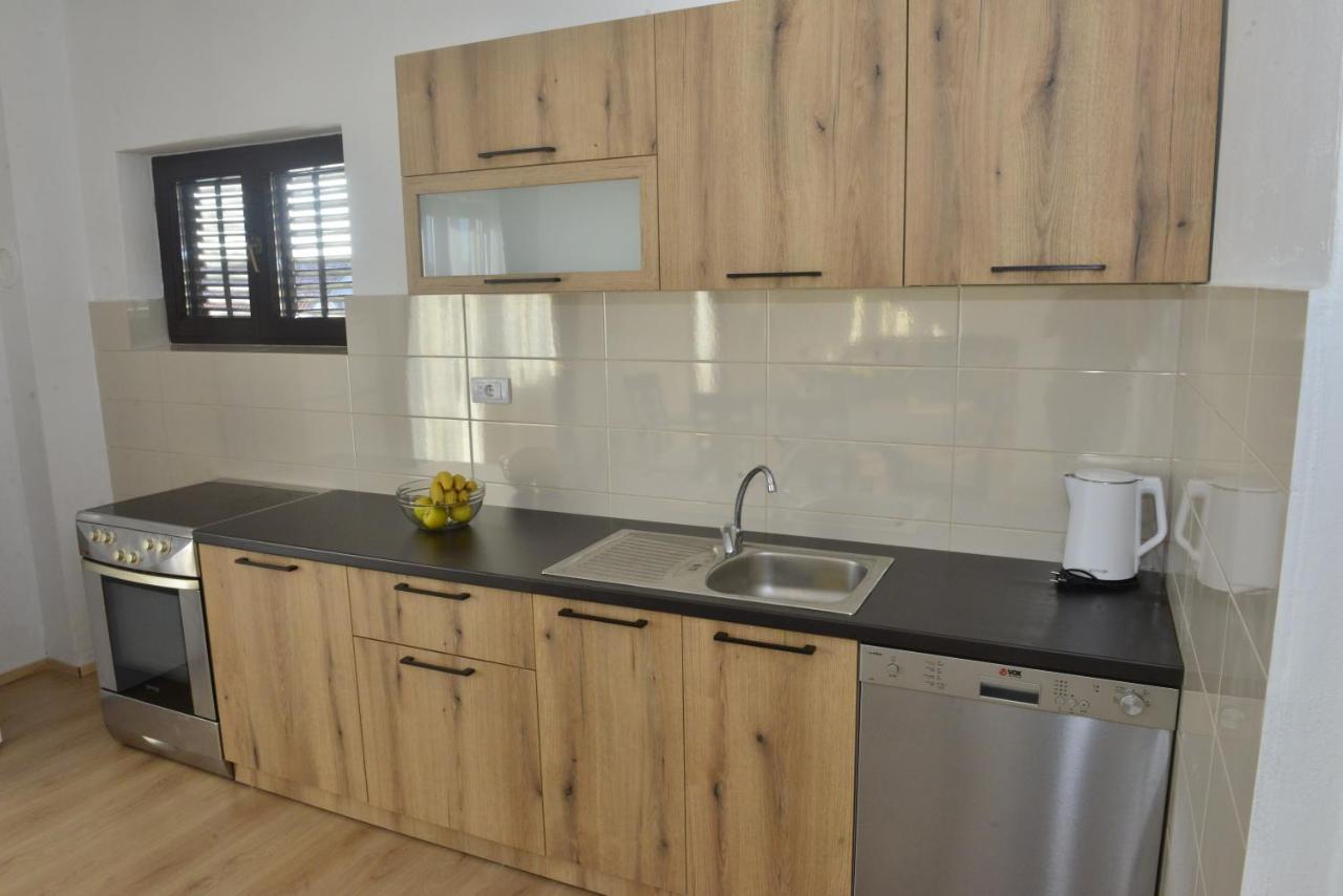 Milosavljevic Apartments Tivat Buitenkant foto