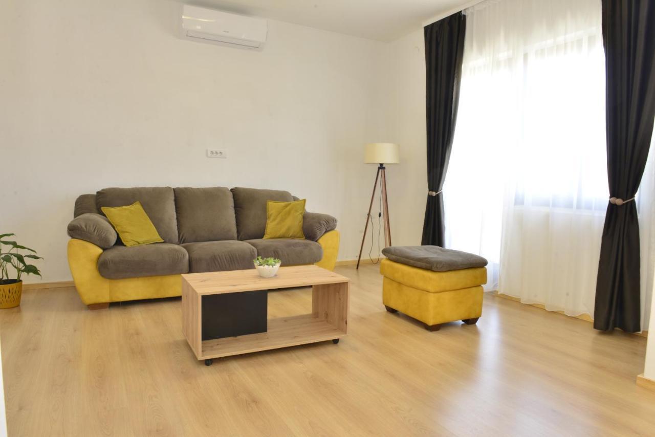 Milosavljevic Apartments Tivat Buitenkant foto