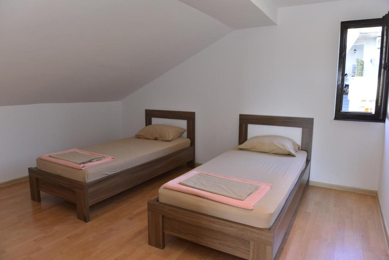 Milosavljevic Apartments Tivat Buitenkant foto