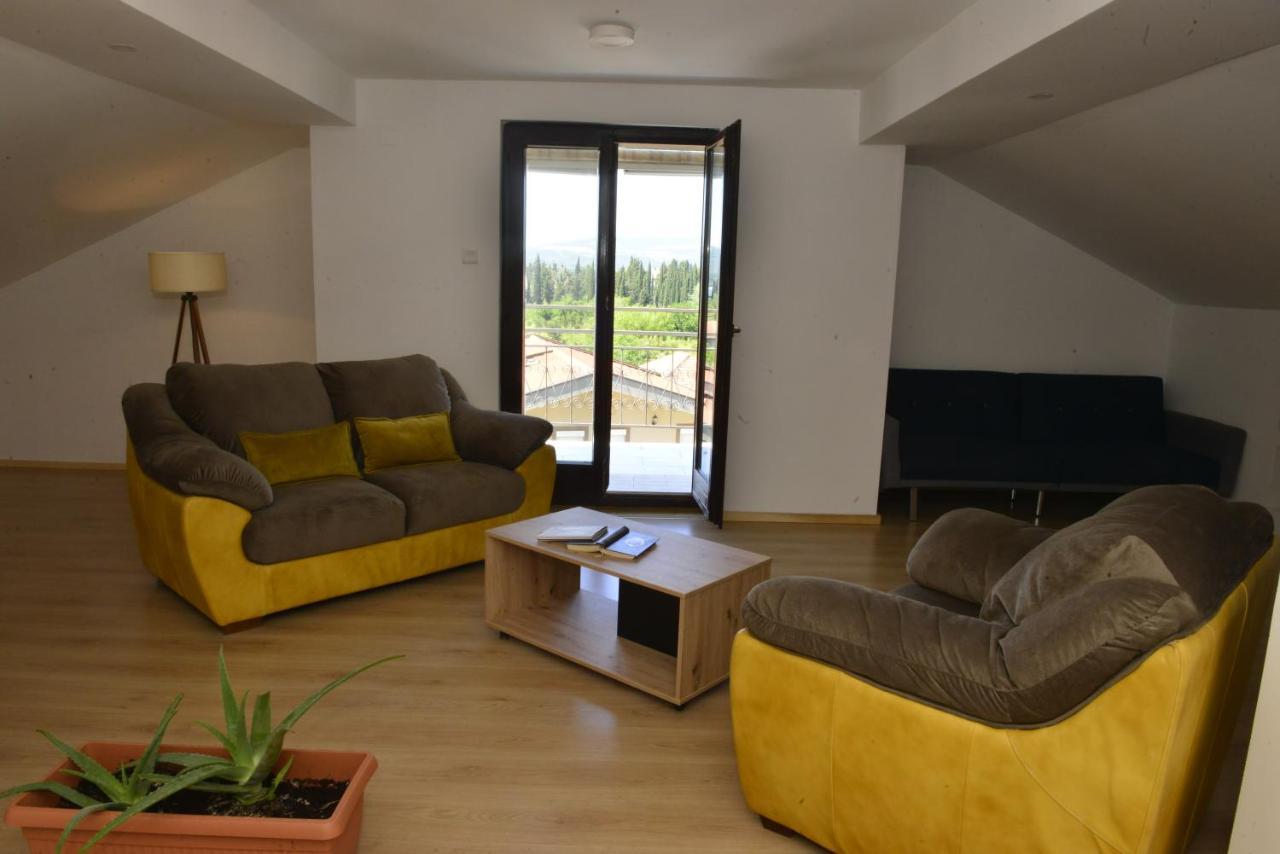 Milosavljevic Apartments Tivat Buitenkant foto