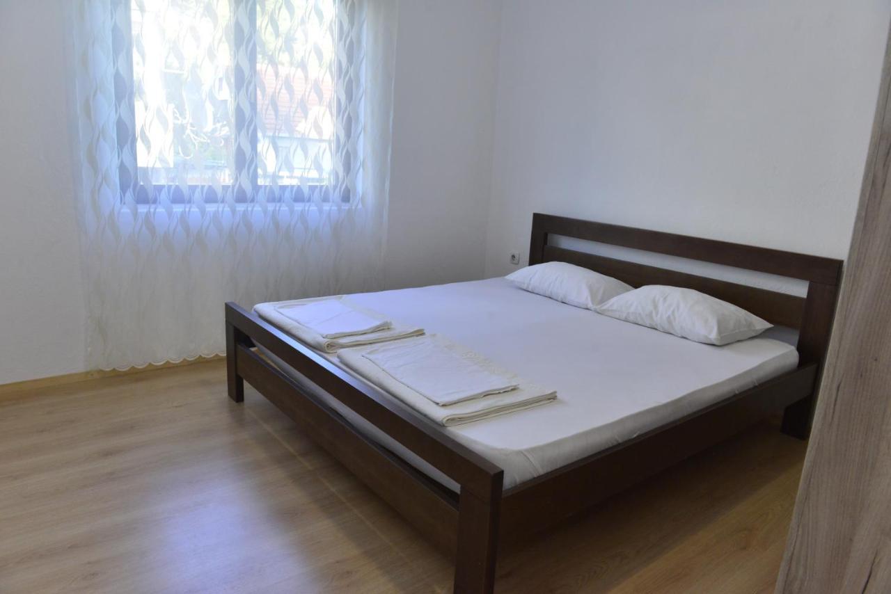 Milosavljevic Apartments Tivat Buitenkant foto