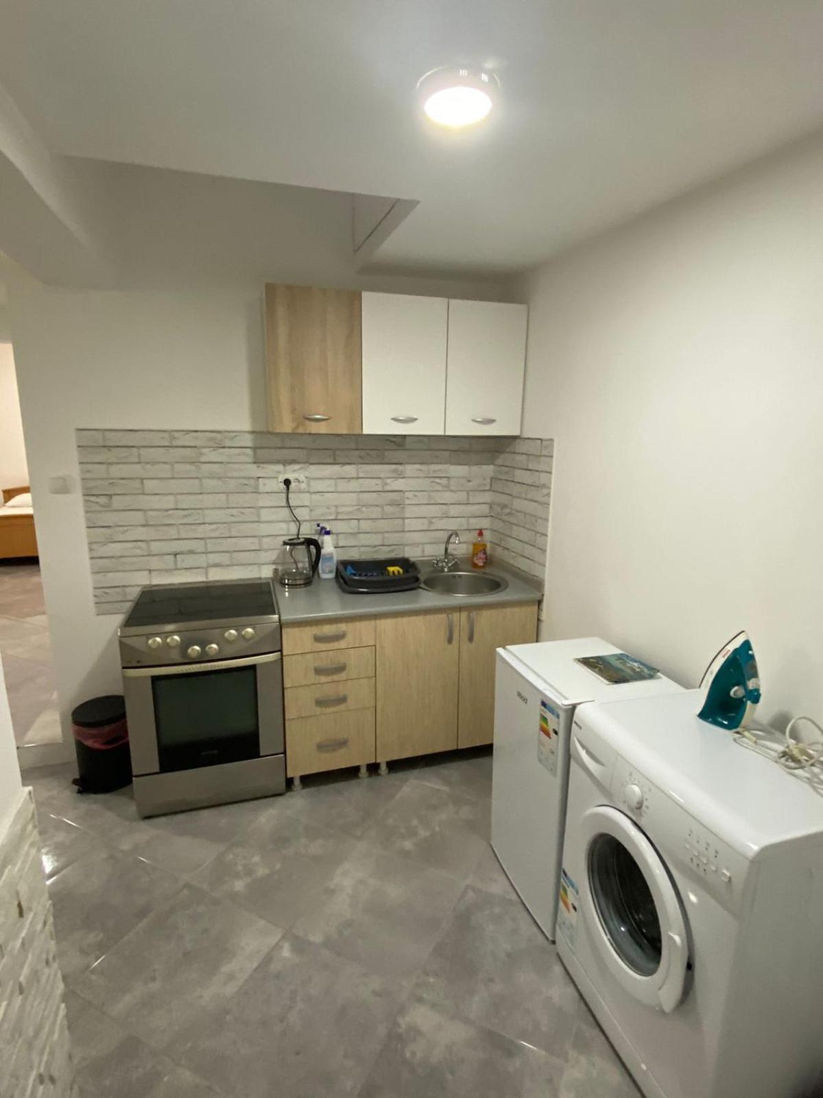 Milosavljevic Apartments Tivat Buitenkant foto