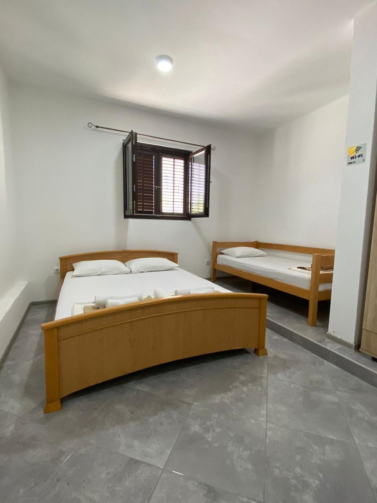 Milosavljevic Apartments Tivat Buitenkant foto