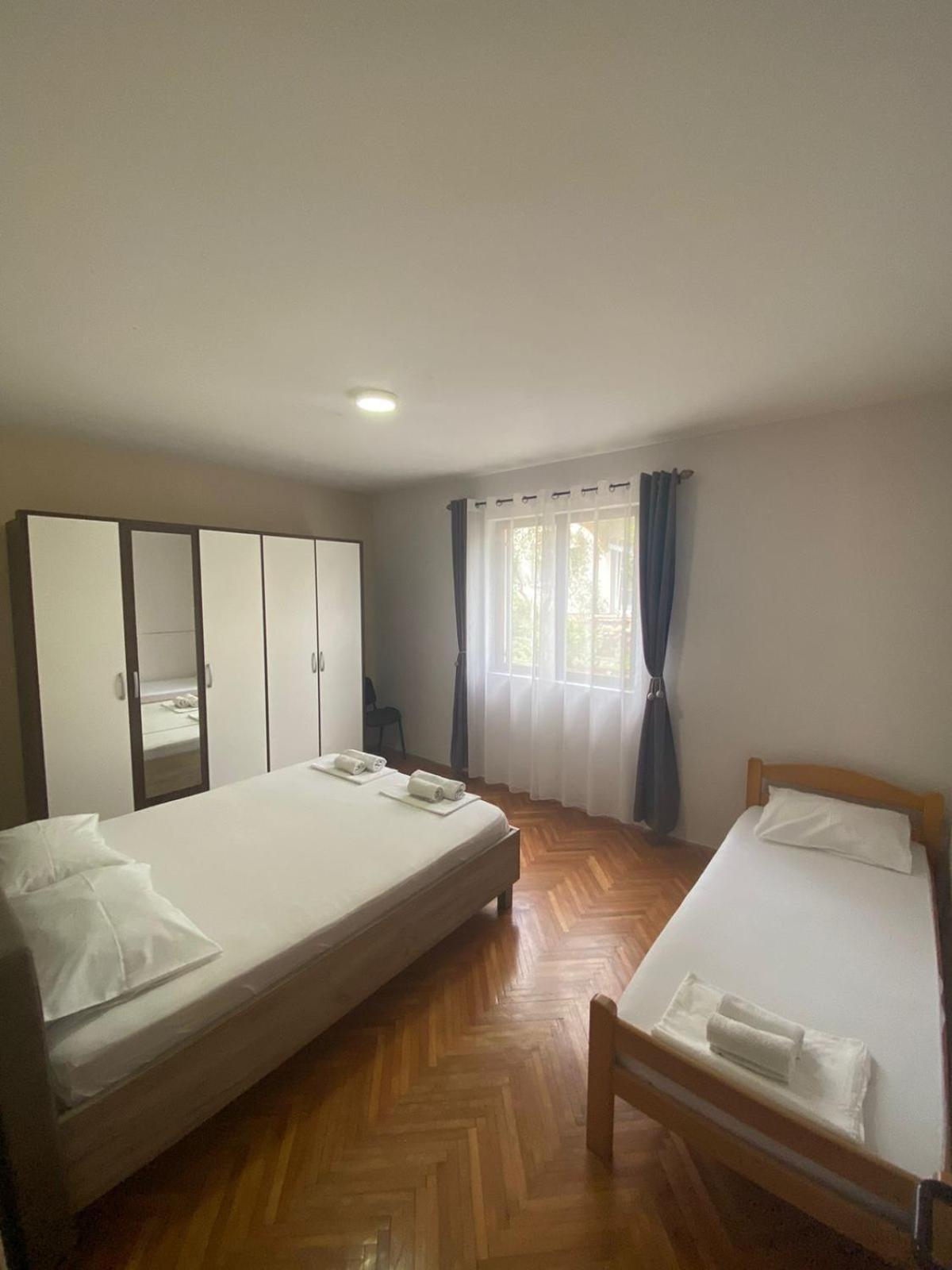 Milosavljevic Apartments Tivat Buitenkant foto