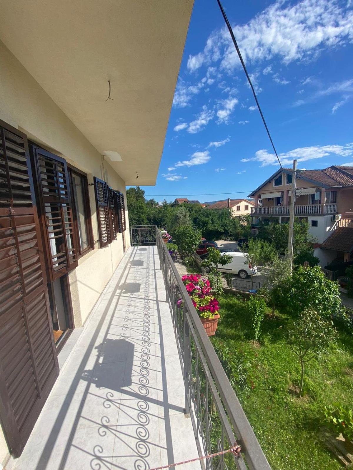 Milosavljevic Apartments Tivat Buitenkant foto