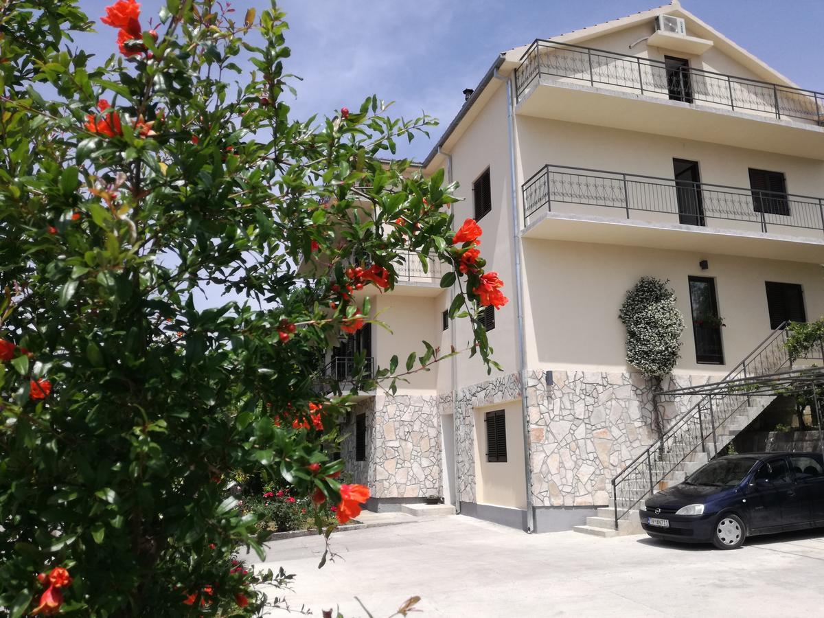 Milosavljevic Apartments Tivat Buitenkant foto
