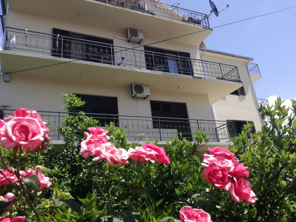 Milosavljevic Apartments Tivat Buitenkant foto